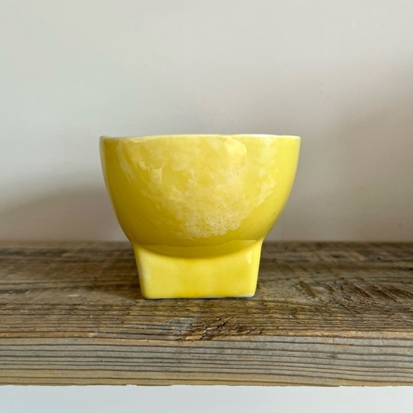 Yellow Vintage pottery planter - Picture 2 of 4